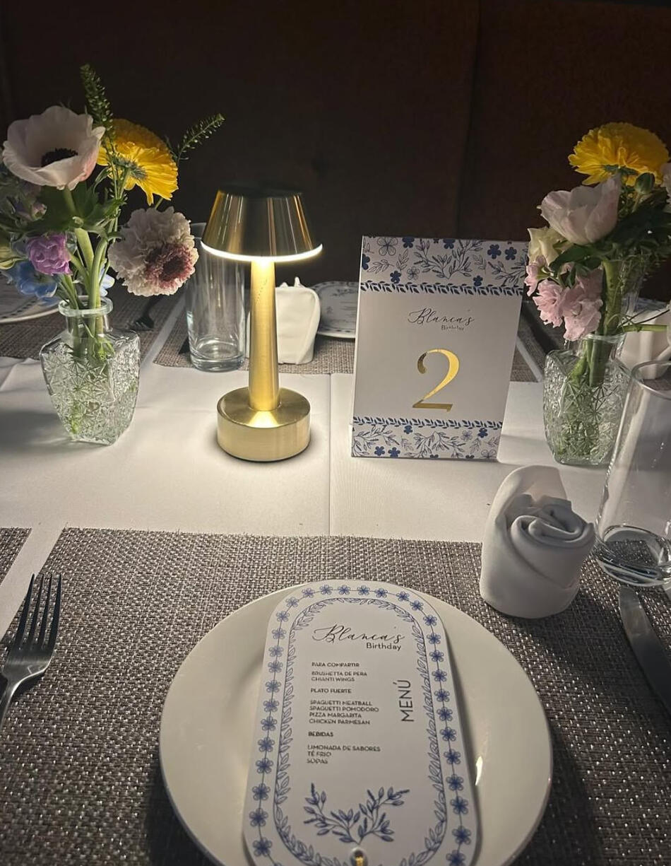 Menú personalizados para tus eventos y números de mesa desde $2.00 cada uno